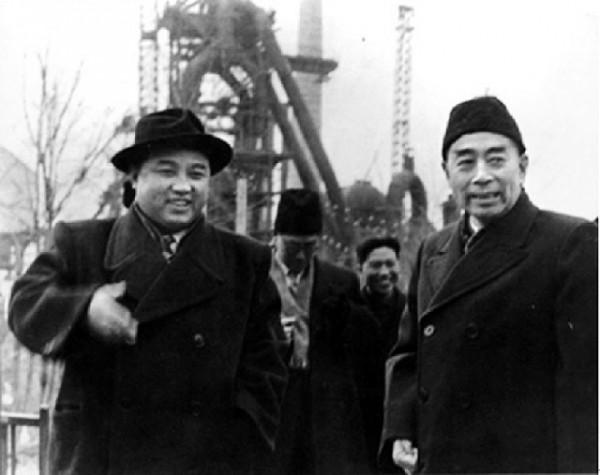 周總理去世，金日成哭紅雙眼推遲眼疾手術，後指示建造周恩來銅像