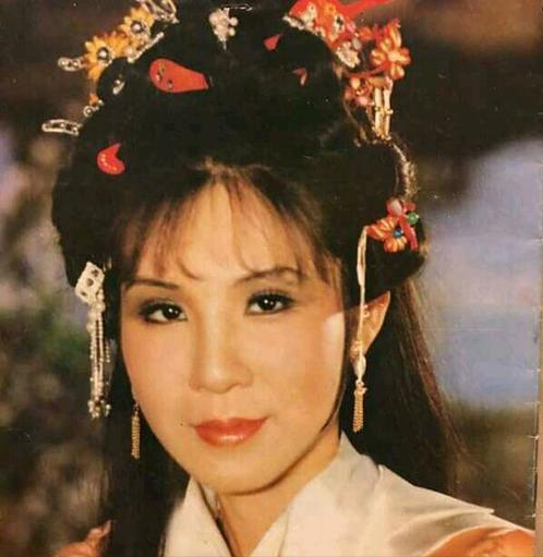 強行裝嫩的八位女明星，章子怡、周迅在列，扮相太過辣眼睛