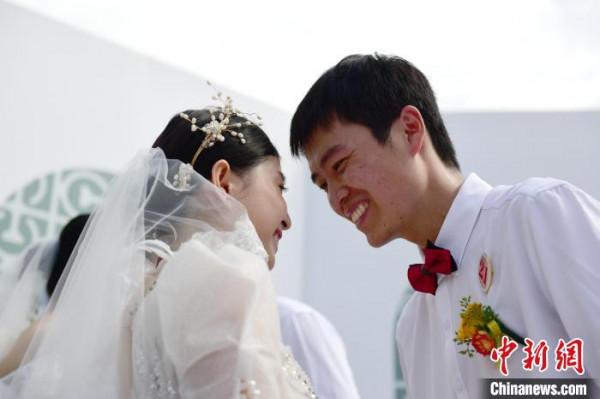 華東交大邀50對校友伉儷重返校園舉行集體婚禮 華東交大邀50對校友伉儷重返校園舉行集體婚禮