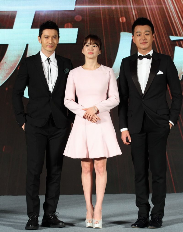 宋慧喬無濾鏡下暴露身高，穿襯衫配牛仔短褲，小短腿不像161CM