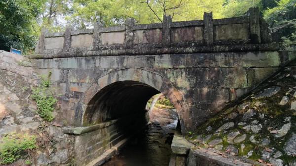 天下第三十三福地閣皂山