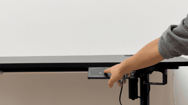 電競與人體工學的結合，電動升降桌必不可少