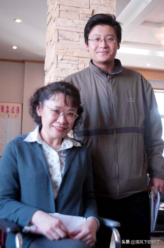 張海迪:5歲時高位截癱,卻自學成才,官至正部級,被稱當代保爾 張海迪:5歲時高位截癱,卻自學成才,官至正部級,被稱當代保爾