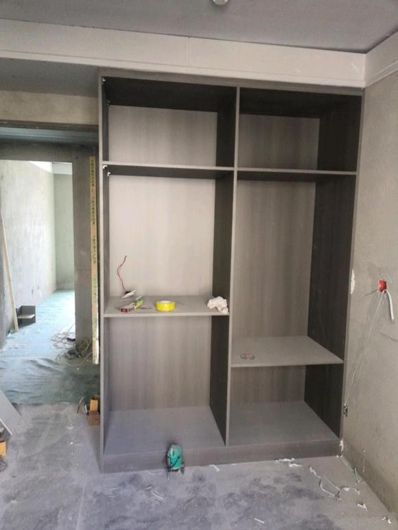 窮裝，已經有雛形了，電自己半改，水沒動，140㎡預計10萬連家電