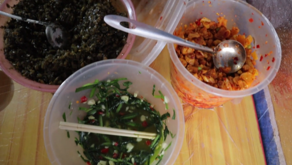 湖北最破的小飯店，四處透風還營業，唯一招牌菜90元，還送冷盤