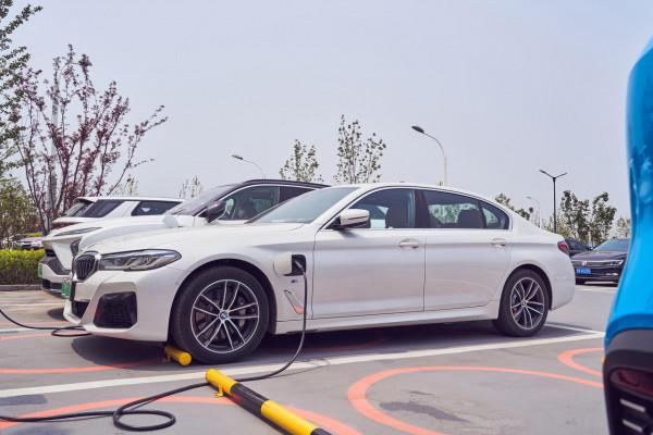 【X自駕】開寶馬5系插混，打卡秦皇島海岸，帆船、動漫任你玩