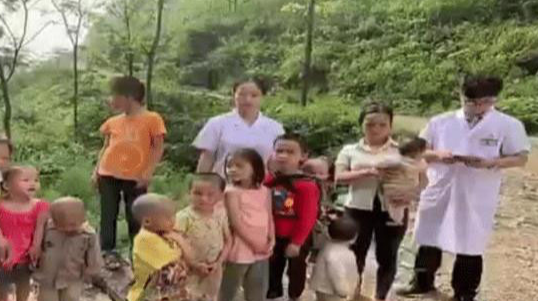 90後夫妻結婚14年生10個孩子，家徒四壁，丈夫豪言撫養沒困難