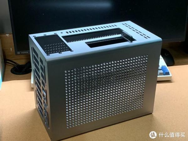 雙11打造自己的桌面，小鋼炮8.8L A3 CNC機箱塞下6600xt+3600+4盤