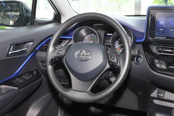 售價15.18萬,帥氣又時髦,配置豐富,實拍豐田C-HR 售價15.18萬,帥氣又時髦,配置豐富,實拍豐田C-HR