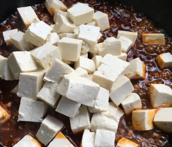 香辣家常豆腐:此菜一上桌,米飯不夠吃 香辣家常豆腐:此菜一上桌,米飯不夠吃