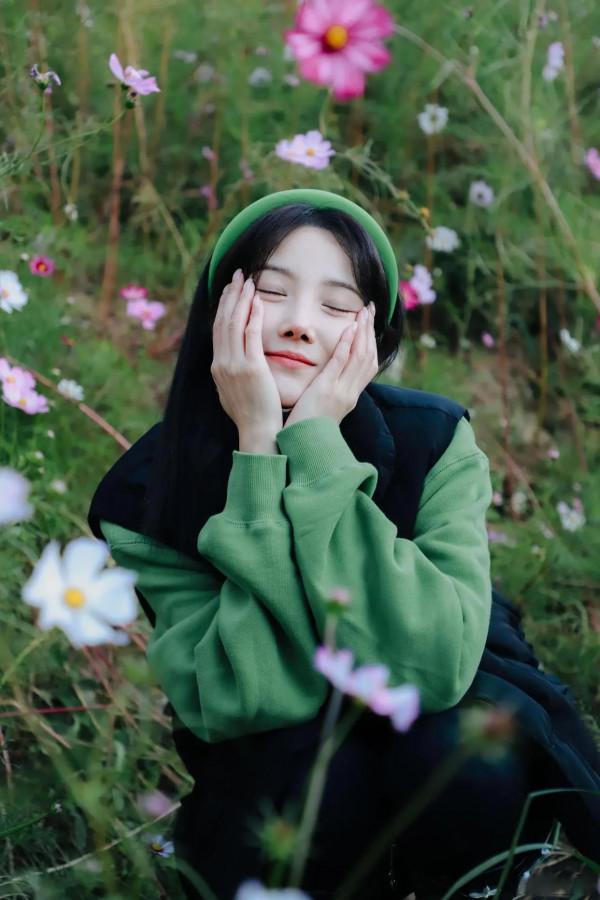 陳小紜:綠色衛衣配綠色髮帶+黑色夾克配黑色長靴,簡約風格也美 陳小紜:綠色衛衣配綠色髮帶+黑色夾克配黑色長靴,簡約風格也美