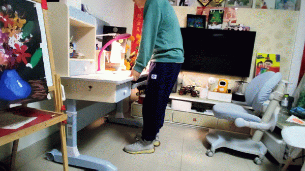 科貝森兒童學習桌：幫孩子養成良好坐姿