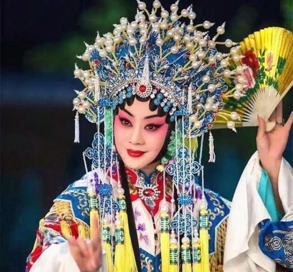 被不少人稱為“京劇第一美人”的李勝素,究竟是個怎樣的人? 被不少人稱為“京劇第一美人”的李勝素,究竟是個怎樣的人?