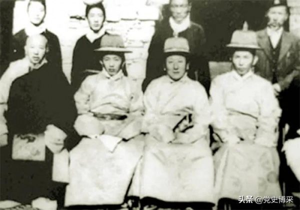 西藏貴族出身的開國中將,曾和阿沛同為西藏軍區副司令員,國慶觀禮受到毛主席親切接見 西藏貴族出身的開國中將,曾和阿沛同為西藏軍區副司令員,國慶觀禮受到毛主席親切接見