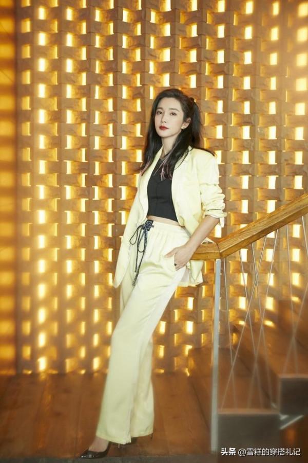 女人過了50歲,出門少穿這3種“裝嫩色”,顯胖俗氣還掉價 女人過了50歲,出門少穿這3種“裝嫩色”,顯胖俗氣還掉價