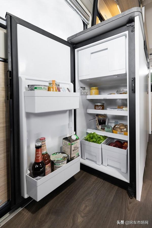 兩人使用進口菲亞特房車,旅居考驗動手能力,一個座位都可拼床 兩人使用進口菲亞特房車,旅居考驗動手能力,一個座位都可拼床