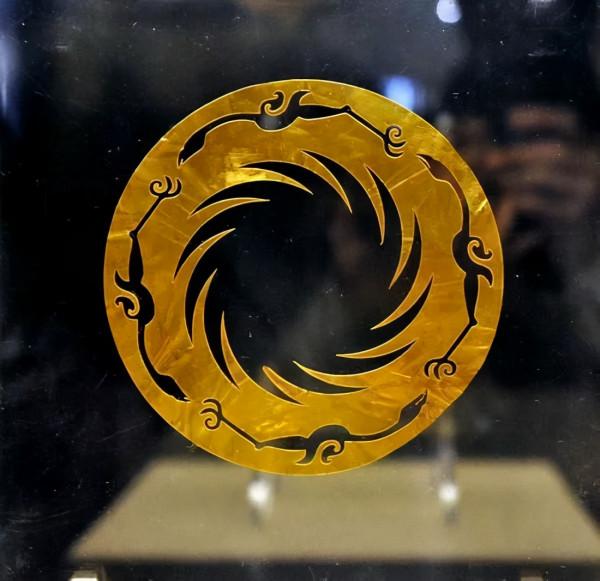 金環帶被丟路邊，風吹日曬30天無人察覺，專家意外撿拾成一級國寶