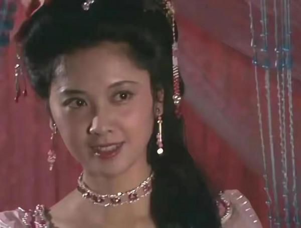 尖嘴猴腮別硬吹神顏，9位女星告訴你，古典美人從來都是珠圓玉潤