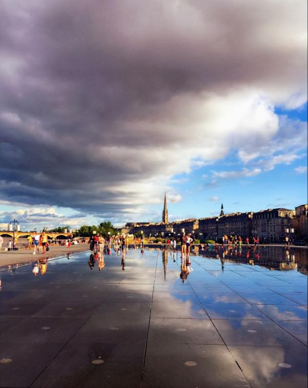 小 I 到處走 - 波爾多的“水鏡廣場”