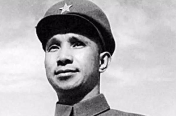 1970年粟裕參觀諾曼底遺址，問了4個問題，把法國專家問懵了