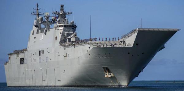 “堪培拉”級兩棲攻擊艦圖集（118圖）
