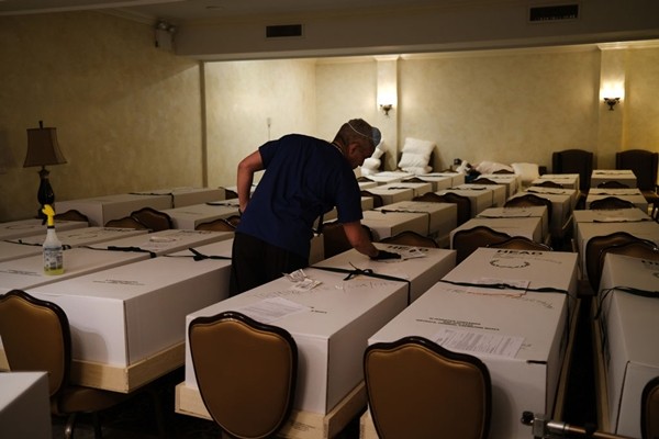 美國新冠死亡病例到底有多少?出現嚴重用工荒,已進入惡性迴圈 美國新冠死亡病例到底有多少?出現嚴重用工荒,已進入惡性迴圈