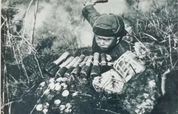 潘天炎,十八歲,一人打退敵人一個排兵力的九次進攻,被主席接見 潘天炎,十八歲,一人打退敵人一個排兵力的九次進攻,被主席接見