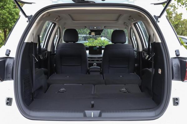 想買舒適省油的MPV，不妨看看這兩款，配矩陣式大燈、後排出風口