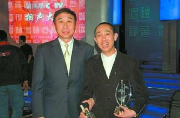 13年前，二人同上春晚，如今賈玲成了老闆，那麼白凱南哪去了？