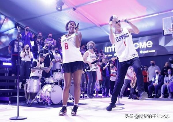 快船球星倫納德意外走紅網路 快船球星倫納德意外走紅網路