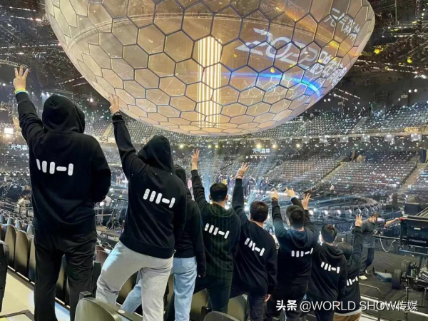 江蘇衛視2022跨年演唱會：“星球”天幕鍛造璀璨星辰