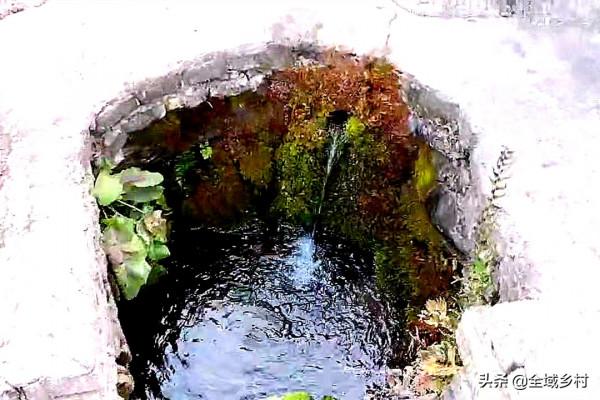 溪水竹林深處的古寺，是當年紅七十四師將士們的秘密宿營地