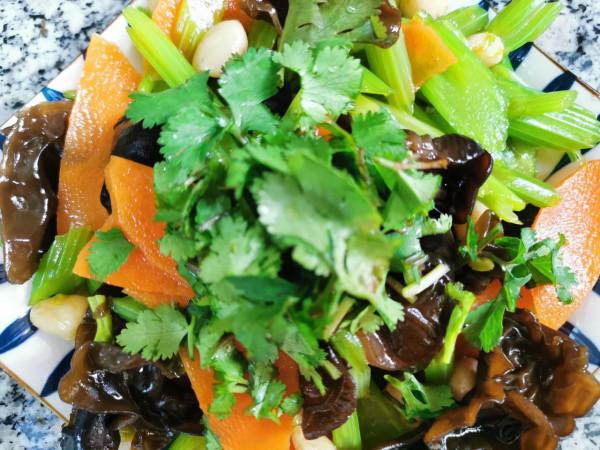 冬天乾燥寒冷，少吃白菜蘿蔔，多吃這5種鹼性食物，營養又滋補