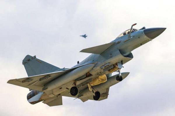 南部戰區空軍常態化實彈打靶,大量殲-10C高畫質美照曝光 南部戰區空軍常態化實彈打靶,大量殲-10C高畫質美照曝光