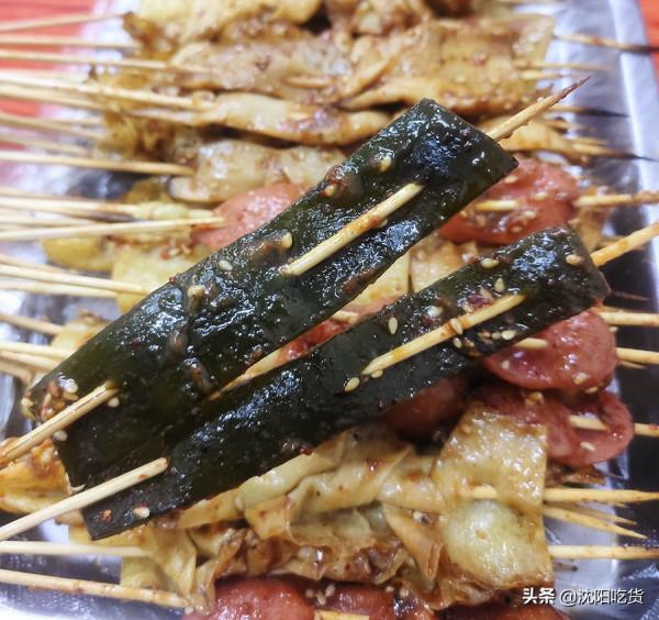 5元20串烤串，所有素串可以拼，雞排也是碳烤的