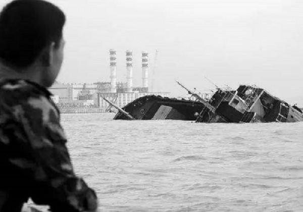 1986年五千噸巨輪首航就沉船，中國船員海上求生24天，帶回真相