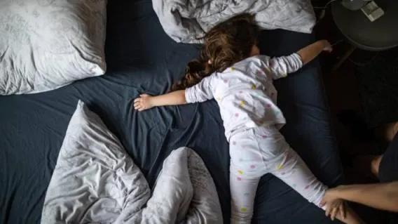 如何在炎熱的夜晚入睡