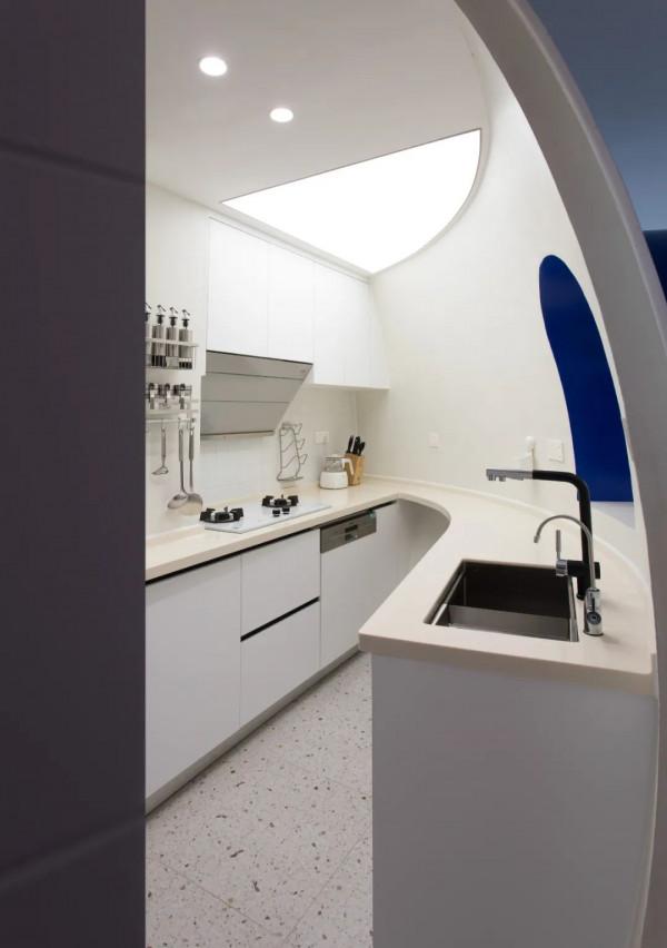 為了迎接新生女兒,一家人花90W在屋裡造了個太空艙 為了迎接新生女兒,一家人花90W在屋裡造了個太空艙