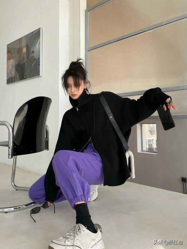 冬天一定要試一下黑+紫,簡約基礎又很神秘,出門輕易不會撞衫 冬天一定要試一下黑+紫,簡約基礎又很神秘,出門輕易不會撞衫