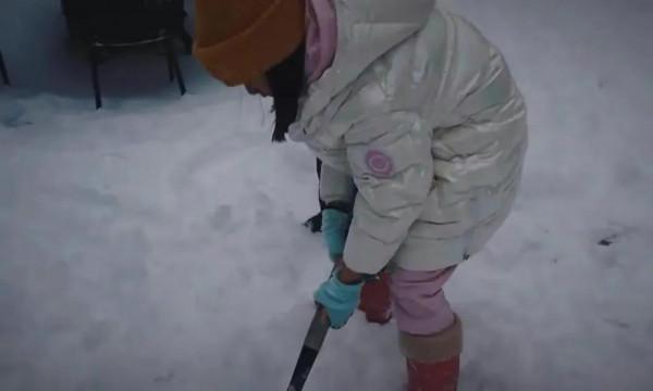 黃磊老婆孫莉首次曬出四歲兒子正臉