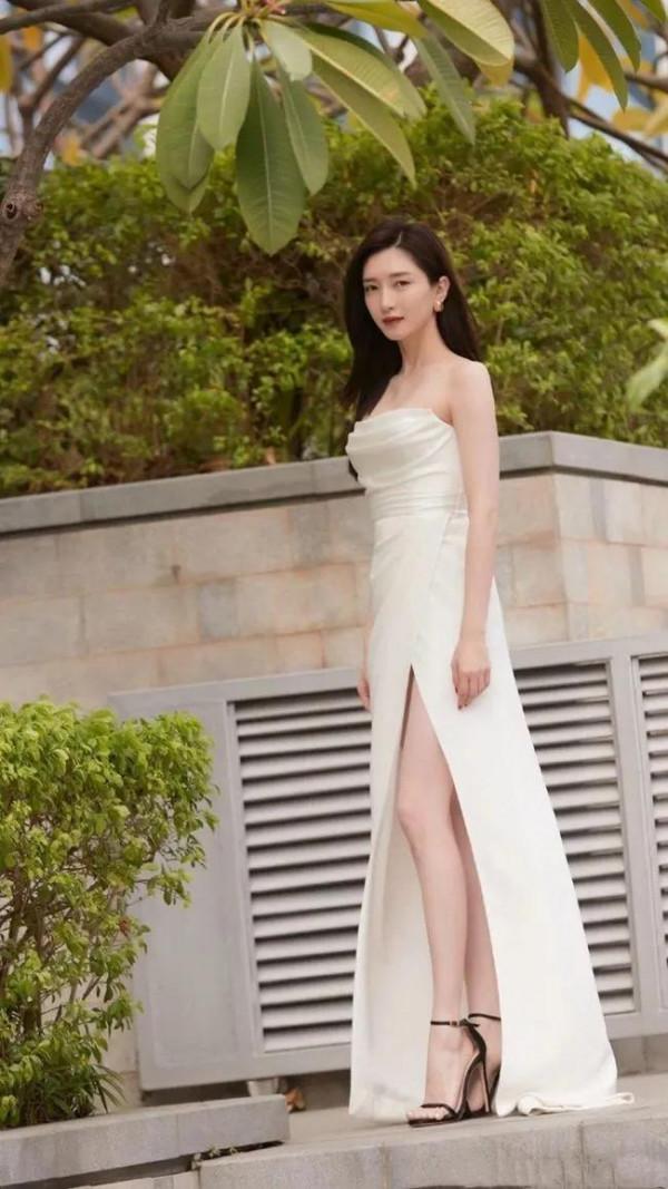 江疏影:一看就是御姐型的,尤其是第七張滿滿的征服欲 江疏影:一看就是御姐型的,尤其是第七張滿滿的征服欲