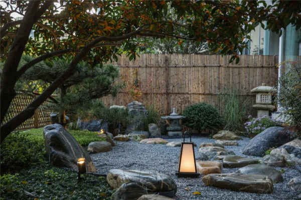 一樓帶60㎡院子的3居室，翻新改造後，效果不輸別墅