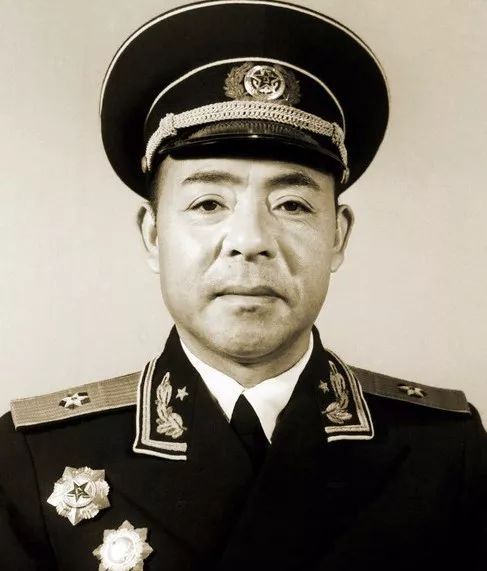 53歲軍醫少將去世,張掖一老農感嘆性命難保,5年後他果然被槍斃 53歲軍醫少將去世,張掖一老農感嘆性命難保,5年後他果然被槍斃