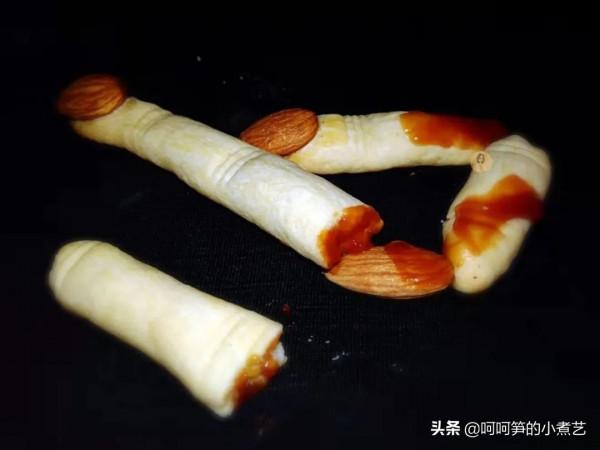 萬聖節到了,胖胖的女巫手指餅乾,好吃又有趣,和孩子一起過節 萬聖節到了,胖胖的女巫手指餅乾,好吃又有趣,和孩子一起過節