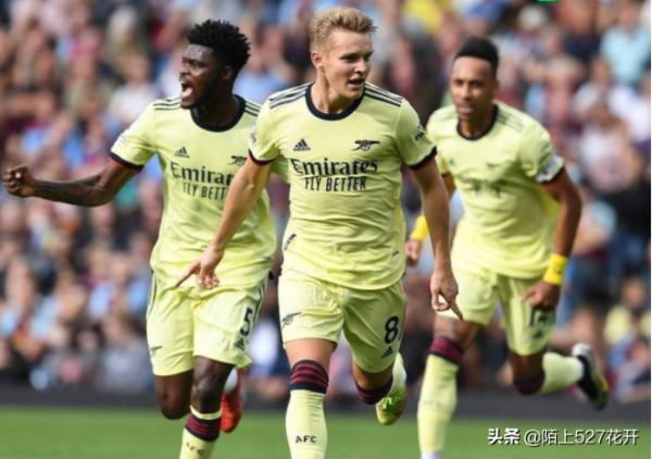 厄德高圓月彎刀直掛死角！阿森納1-0伯恩利，繼續逃離降級區