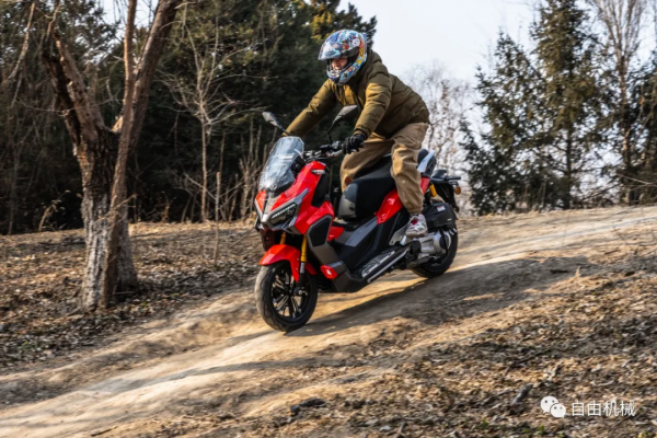 等不到上市以後了！搶先試駕龍嘉 XDV 250丨把玩