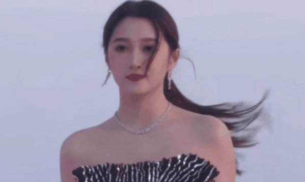 女星紅毯秀鬥豔:baby造型太絕,熱巴花仙子,但都輸給了楊天真 女星紅毯秀鬥豔:baby造型太絕,熱巴花仙子,但都輸給了楊天真