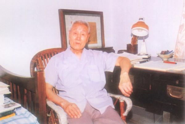 98歲在3年“謊言”中離世：愛妻承諾比他晚離去，不料只能食言