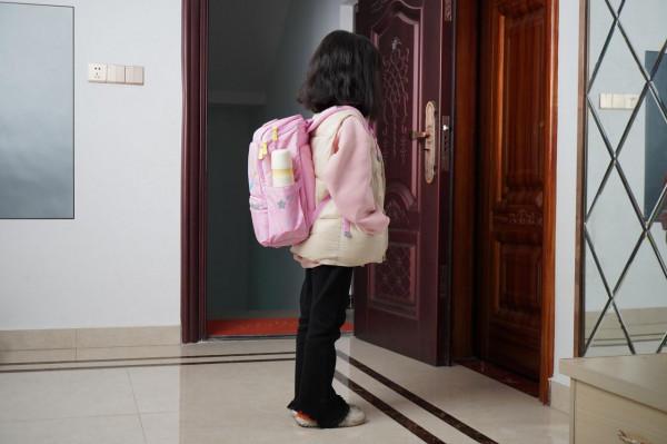 輕鬆揹負,健康成長,給小外甥女的生日禮物——GMT for Kids小方包 輕鬆揹負,健康成長,給小外甥女的生日禮物——GMT for Kids小方包