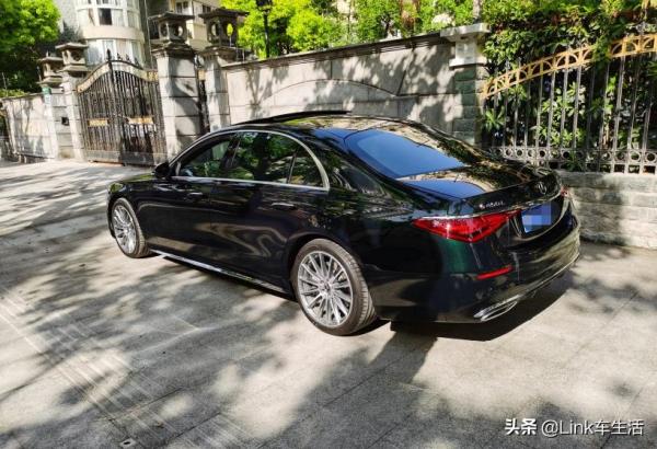 實拍墨綠色全新賓士S級,感受旗艦豪華轎車的強大氣場 實拍墨綠色全新賓士S級,感受旗艦豪華轎車的強大氣場